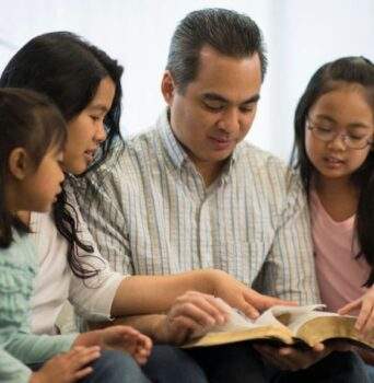 15 versículos-chave da Bíblia para pais que são uma BENÇÃO na vida de seus filhos