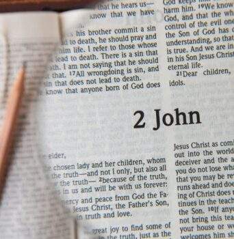 17 versículos-chave mais conhecidos do livro de 2 João para perseverar na fé, no amor e na obediência