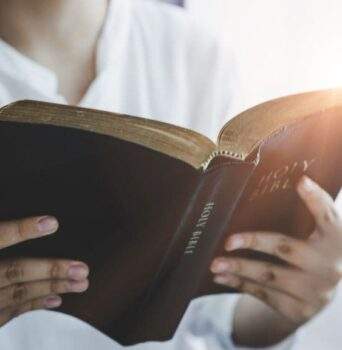 20 versículos-chave da Bíblia fáceis de explicar para proclamar a salvação