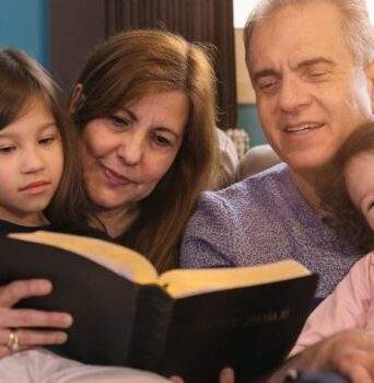 25 versículos-chave da Bíblia sobre filhos que os PAIS e FILHOS precisam conhecer