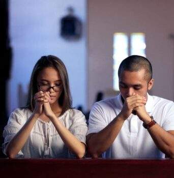 23 versículos-chave da Bíblia para culto de oração mais PODEROSOS para se unir a DEUS